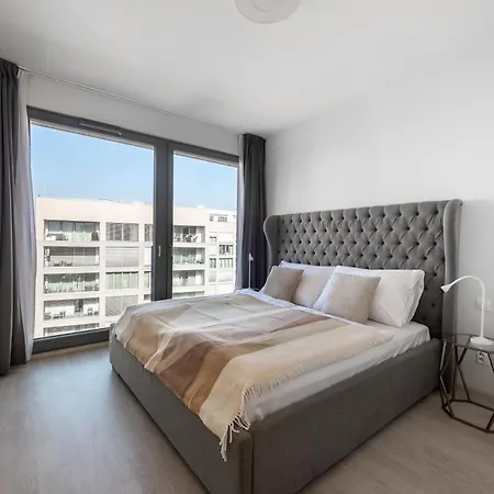 Stylish 2bdr With Free Parking & Terrace By Easybnb Premium 프라하