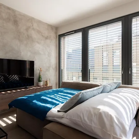 아파트 Stylish 2bdr With Free Parking & Terrace By Easybnb Premium 프라하