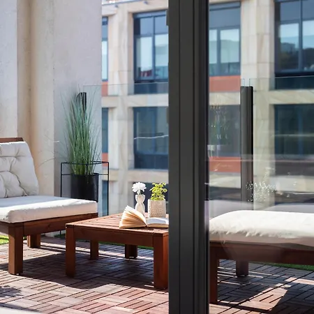 아파트 Stylish 2bdr With Free Parking & Terrace By Easybnb Premium *