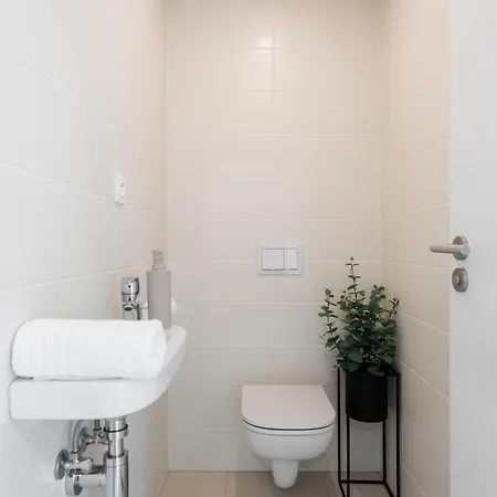 Stylish 2bdr With Free Parking & Terrace By Easybnb Premium *