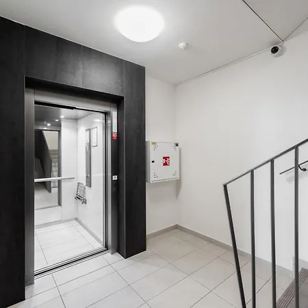 Stylish 2bdr With Free Parking & Terrace By Easybnb Premium 프라하