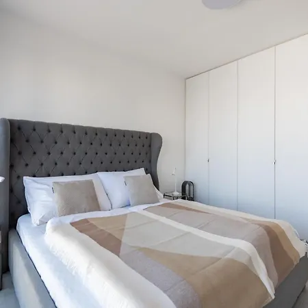 아파트 Stylish 2bdr With Free Parking & Terrace By Easybnb Premium 프라하