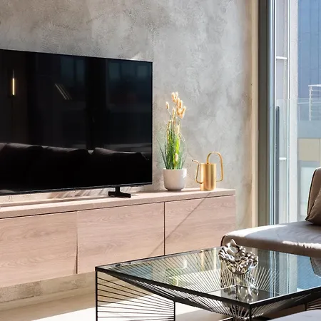 아파트 Stylish 2bdr With Free Parking & Terrace By Easybnb Premium